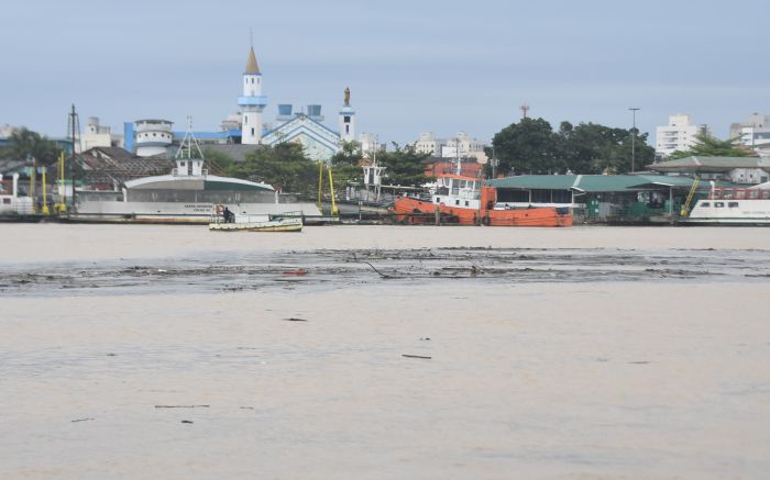 Rio Itajaí-açu, no centro de Itajaí (Foto: João Batista/arquivo)