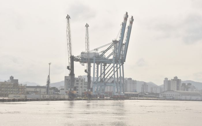 Faz quase um ano que o porto de Itajaí está sem movimentação de contêineres