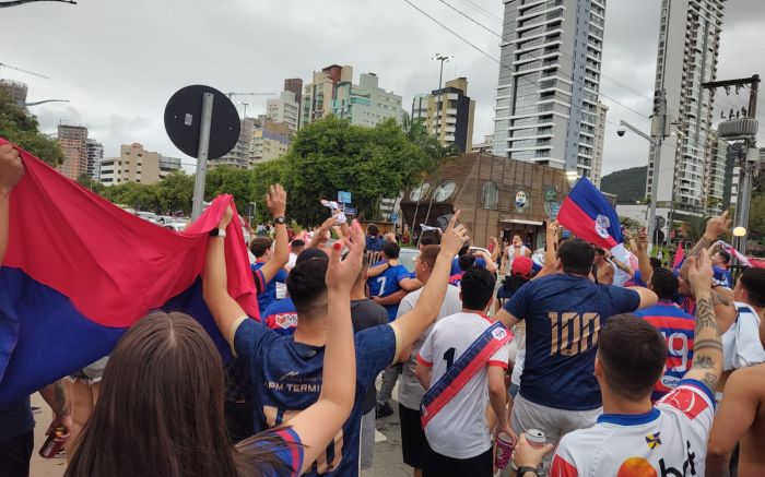 Torcida invadiu a Beira Rio (Foto: Fran marcon)