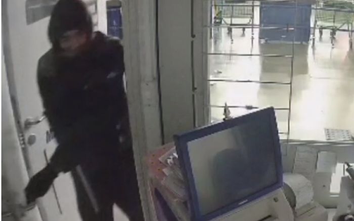 Bandidos roubaram dinheiro vivo em lotérica de supermercado 

 (Foto: Reprodução)