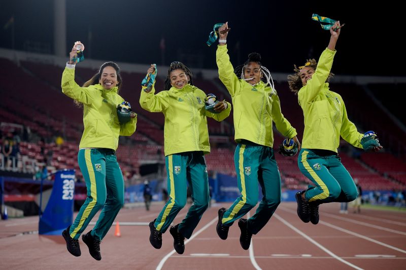 Primeira à esquerda, Anny Bassi conquistou primeira medalha nos Jogos. Foto: Divulgação/COB