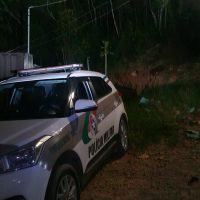 Criança sai para brincar e é encontrada 5 horas depois  