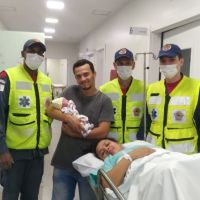 Bebê nasce em ambulância pertinho do hospital 