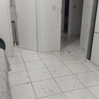 Bandido invade casa, esfaqueia casal e foge