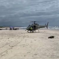 Helicóptero resgatou banhista de afogamento 
