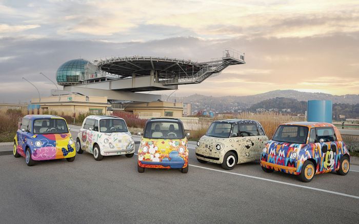 Carros coloridos remetem ao mundo mágico da Disney (Foto: Divulgação)
