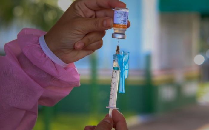  Podem se vacinar idosos e pessoas imunocomprometidas com mais de 12 anos (Foto: arquivo)