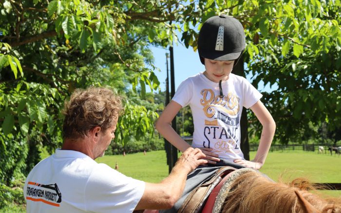 Equoterapia ajuda no desenvolvimento de pessoas com necessidades especiais

(Foto: Divulgação/Prefeitura de Penha)