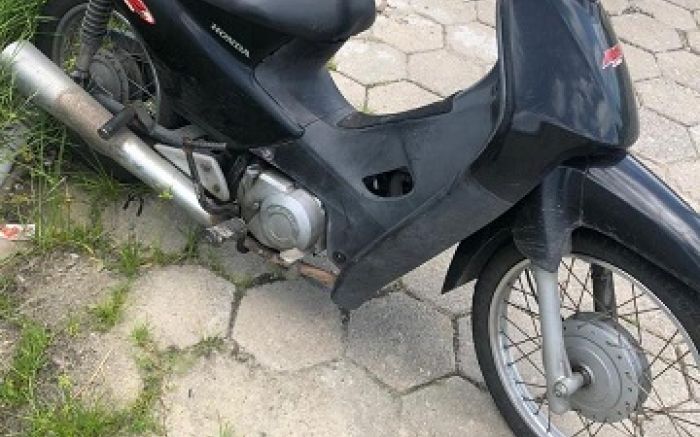 Um deles foi pego com uma moto penhorada (Foto: Divulgação)