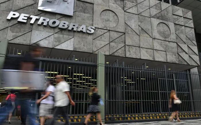 São 916 vagas para contratação e outras 5496 para cadastro de reserva
(Foto: Agência Brasil)