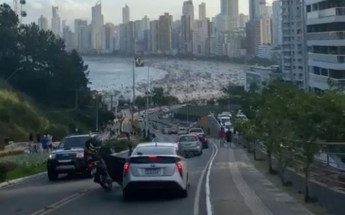 Vítima foi arremessada para cima de veículo que vinha na pista contrária