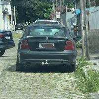 Ladrões usam guincho pra furtar carro velho