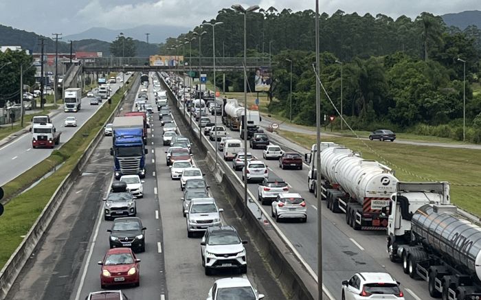 Fila na BR 101, em Itajaí, sentido norte (Foto: Anderson Davi)