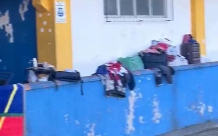 Grupo de índios deve ficar alojado na pista até o final de janeiro (Foto: Leitor)