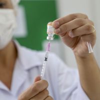 Decreto dispensa exigência de vacina da covid pra matrícula em BC