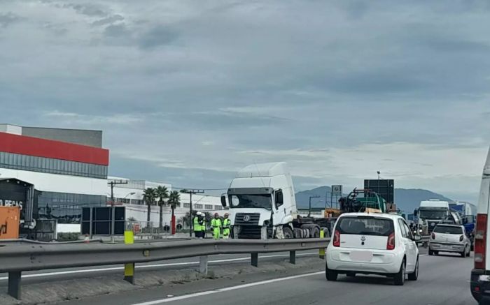 Pista foi liberada às 9h45, mas muvuca continua  (Foto: Reprodução/SCC10)