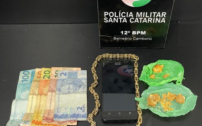 Ele foi encontrado com 21 gramas de crack
(Foto: Divulgação/Polícia Militar)