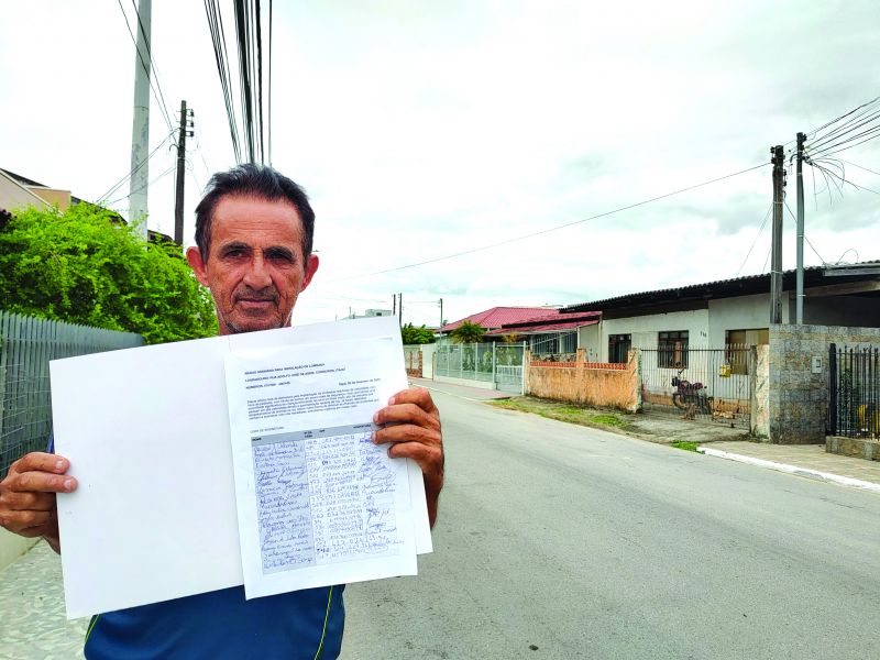 Asfalto fez com que veículos aumentassem a velocidade em rua residencial  (foto: Franciele Marcon)