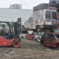 Operação vai mandar pra sucata mil veículos apreendidos em Itajaí