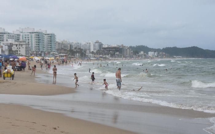Mar estava revolto e turistas caíram na corrente de retorno
 (Foto: Ilustrativa Divulgação)
