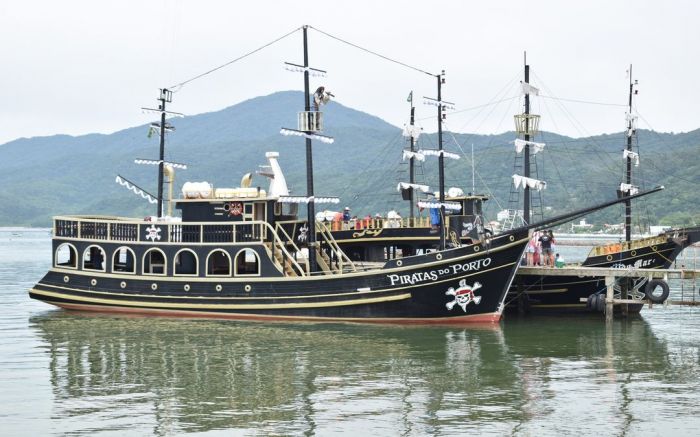 Empresa é a mesma dona de barco que afundou na praia de Morrinhos (Foto: Divulgação)