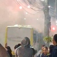 Ônibus da Transpiedade pega fogo e passageiros fogem às pressas