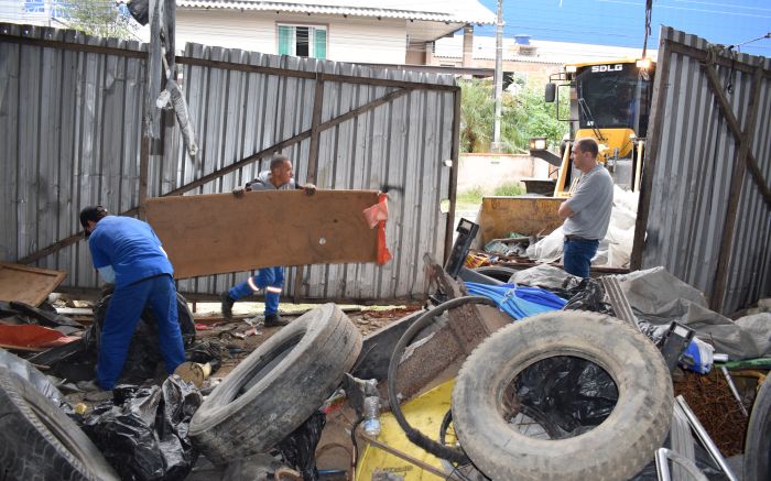 Galpão estava fechado e foi denunciado pro vizinhos (Foto: Divulgação/Prefeitura de Itajaí)