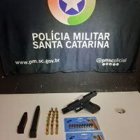 Motorista bêbado tenta fugir da PM armado com Glock