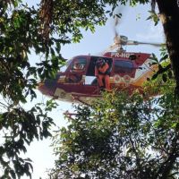 Casal é resgatado de helicóptero ao sofrer queda em trilha no Morro do Baú 