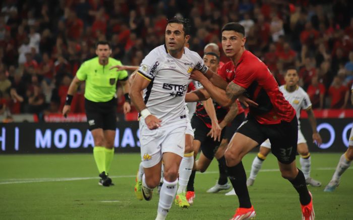 Partida acontece no domingo, às 18h30, em Criciúma. Foto: Celso da Luz/Criciúma