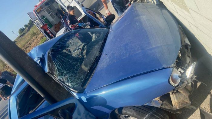 Motorista de Gol atingiu violentamente um poste  (Divulgacao PM)