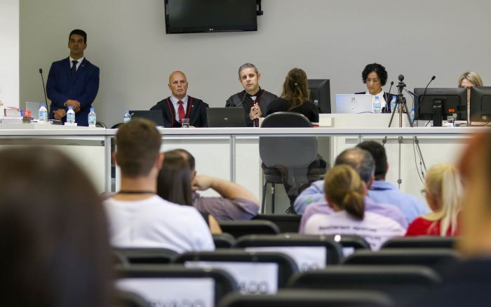 Familiares das vítimas e de Evanio acompanharam julgamento