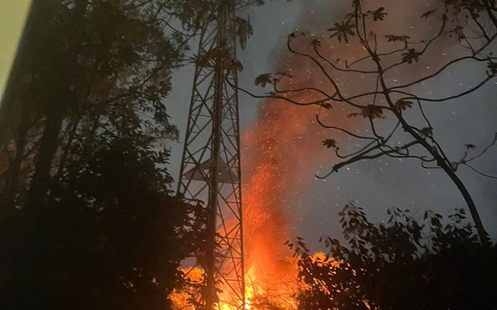 Casa de madeira foi consumida pelas chamas (Foto: Divulgação/CBM)