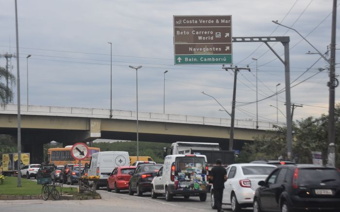 Congestionamentos ainda não têm nem previsão de terminar
 (Foto: João Batista)