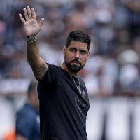 António Oliveira é demitido do Corinthians; Mano Menezes assume o Flu