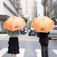 BC e Itajaí ganham “máquinas de guarda-chuvas” gratuitos  