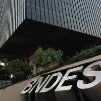BNDES lança concurso público com 900 vagas e salário de R$ 20,9 mil  