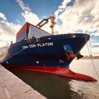Porto recebe novo navio de contêineres neste domingo  