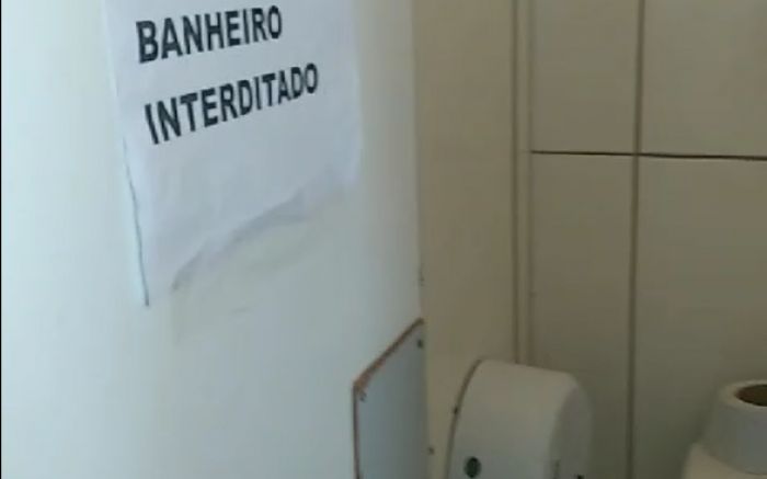Banheiros femininos estão sem condições de uso
(Foto: Reprodução)