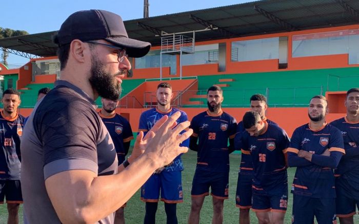 Técnico vice-campeão estadual pelo clube assumiu a Cambura nesta semana
Foto: Divulgação/Camboriú 