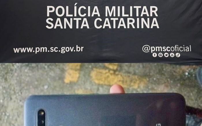 Graças aos rastreador o telefone foi localizado (Foto: Divulgação/PMSC)