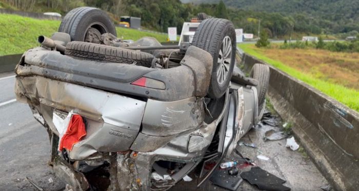 Acidente foi na BR 116 (Foto: Divulgação/PRF)