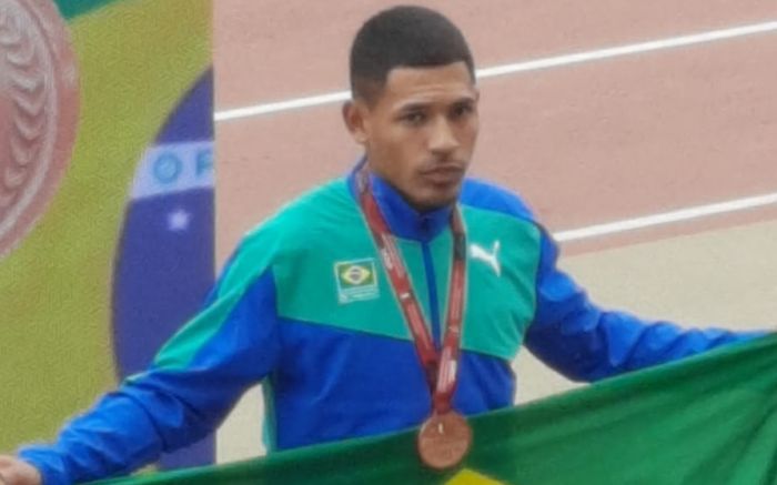 Bryan foi bronze nos 800m e ouro nos 4x400m. Foto: Divulgação