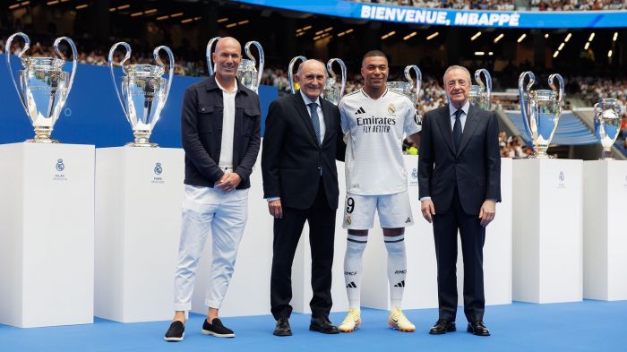 Evento de apresentação de Mbappé teve o ídolo Zidane e o presidente do clube Florentino Pérez. Foto: Divulgação/Real Madrid