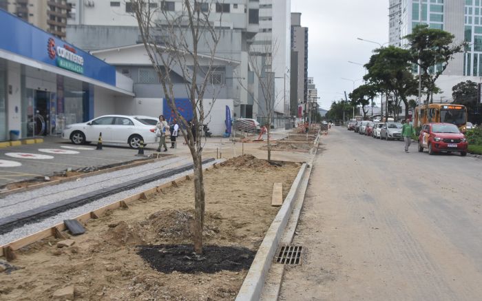 Haverá bloqueios temporários nos cruzamentos transversais durante pavimentação (Foto: João Batista)