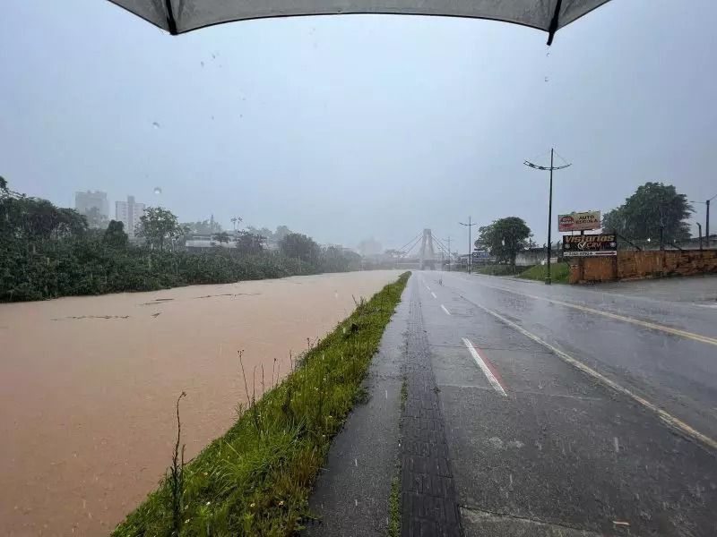 Rio Itajaí-Mirim pode sair da calha em Brusque (foto: divulgação pmb)