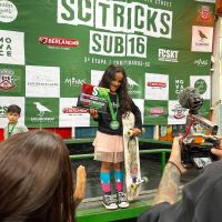 Menina de Balneário Camboriú é campeã catarinense de skate aos 6 anos