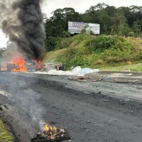 Três pessoas morrem em acidente na descida da serra 