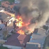 Incêndio destrói três casas em Ilhota 