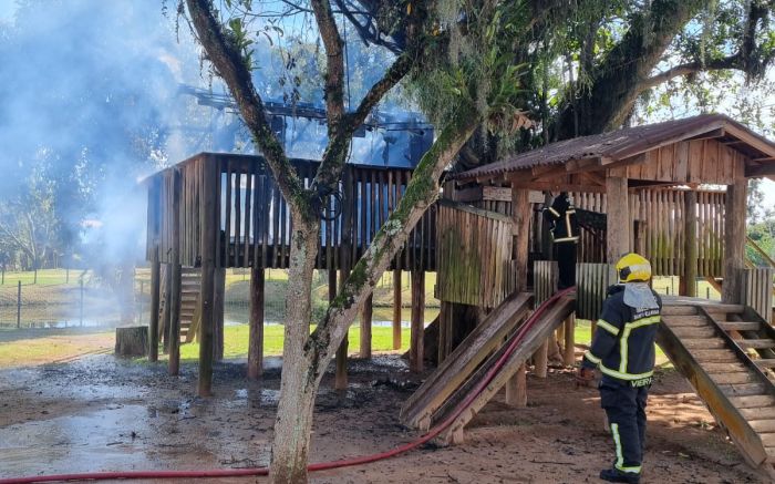 Causas do incêndio ainda vão ser investigadas (Foto: Divulgação/CBMSC)